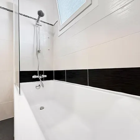 Maison Cosy Avec Jardin A Bretignolles بيت للعطل *